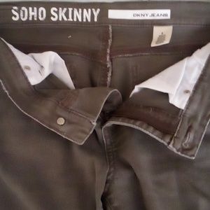 DKNY like new SOHO SKINNY size 6 army green